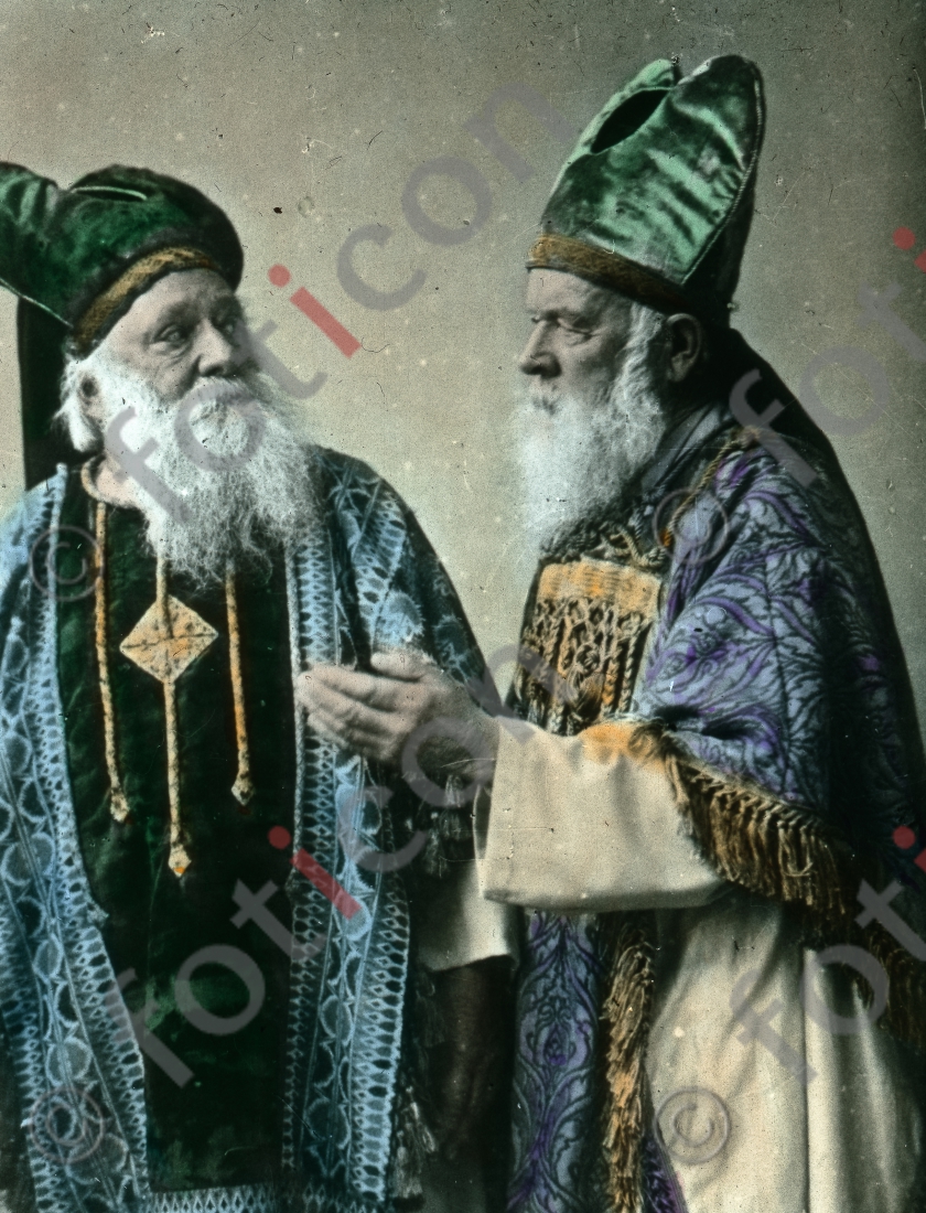 Zwei Priester | Two priests - Foto foticon-simon-105-048.jpg | foticon.de - Bilddatenbank für Motive aus Geschichte und Kultur